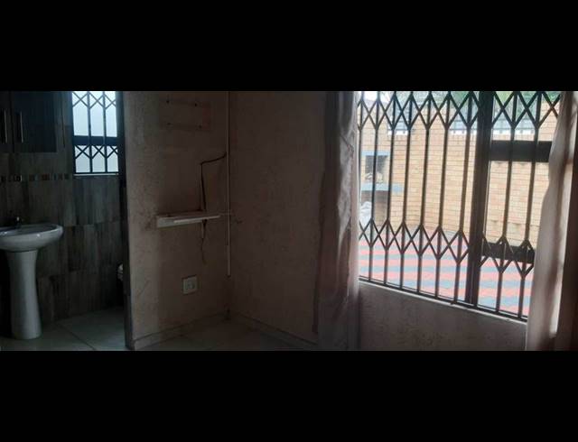 3 BEDROOM HOUSE FOR SALE IN MEREDALE